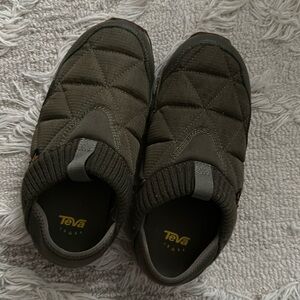 teva reember slippers